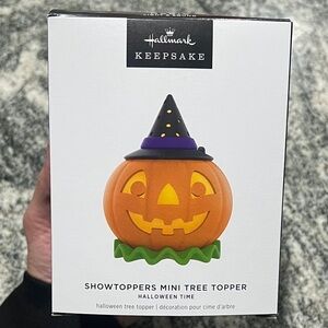 Hallmark Keepsake Pumpkin Tree Topper with Black Hat